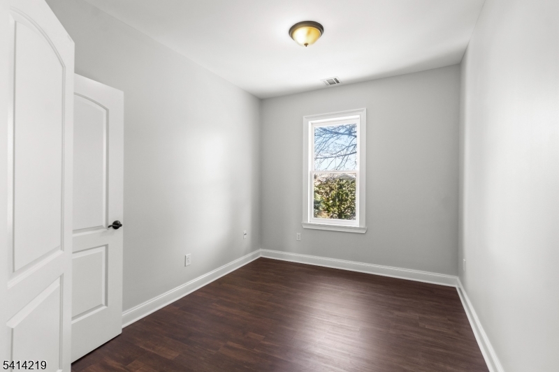 322 Rutherford Boulevard Clifton, NJ 07014 - Photo 11 of 15