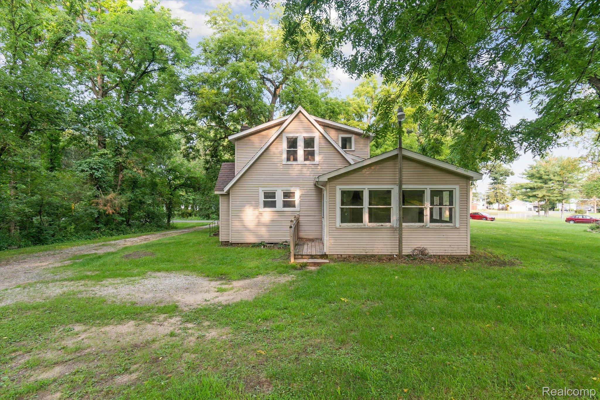 1615 Gilletts Lake Road Jackson, MI 49201 - Photo 6 of 16 Gallery Image 6
