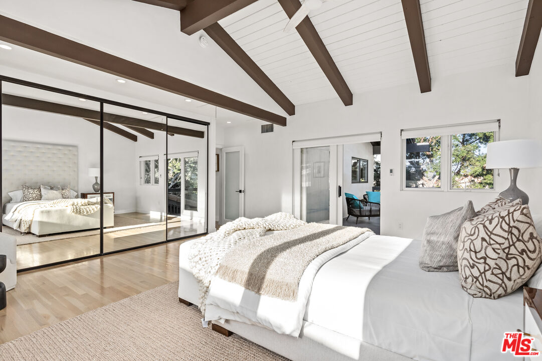 249 Rees Street Playa del Rey, CA 90293 - Photo 21 of 37 a bedroom with a large bed and a large mirror