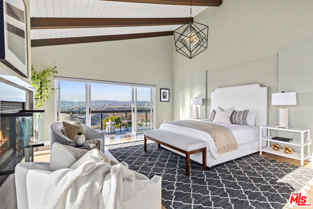 249 Rees Street Playa del Rey, CA 90293 - Photo 23 of 37 a bed room with a bed and a chair