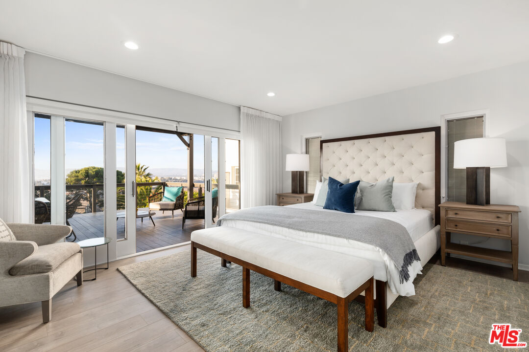 249 Rees Street Playa del Rey, CA 90293 - Photo 28 of 37 a spacious bedroom with a large bed and a large window