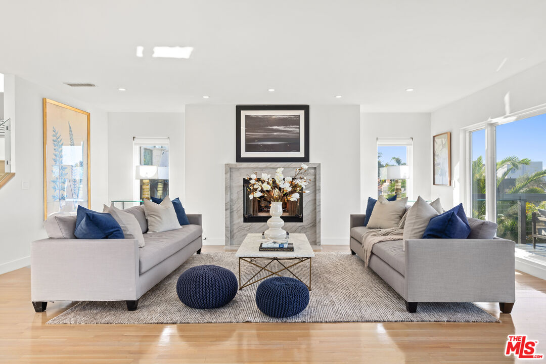249 Rees Street Playa del Rey, CA 90293 - Photo 3 of 37 a living room with furniture and a couch