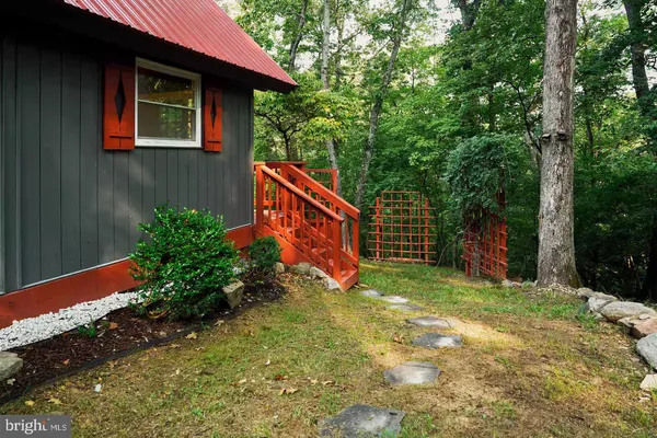 $430,000 | 150 White Dogwood Place, Harpers Ferry, WV 25425
