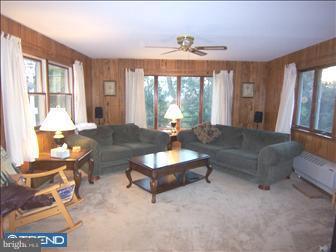 17 South Dillwyn Road Newark, DE 19711 - Photo 3 of 6 Family Room