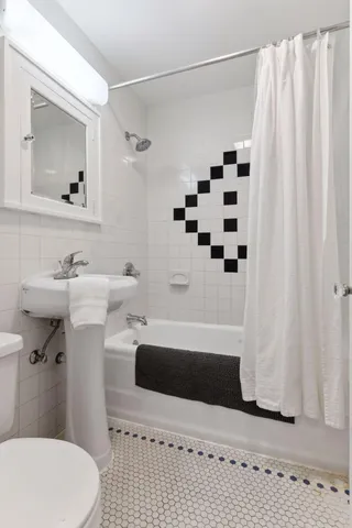 $4,000 | 953 17th Avenue Southeast, Minneapolis, MN 55414