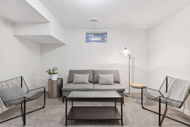 $4,000 | 953 17th Avenue Southeast, Minneapolis, MN 55414