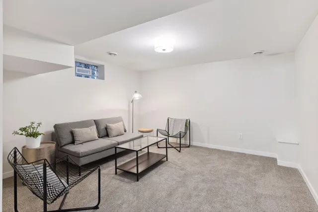 $4,000 | 953 17th Avenue Southeast, Minneapolis, MN 55414