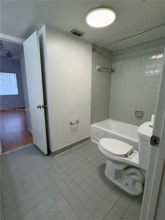 $1,694 | 2861 North Oakland Forest Drive, Unit 301, Oakland Park, FL 33309