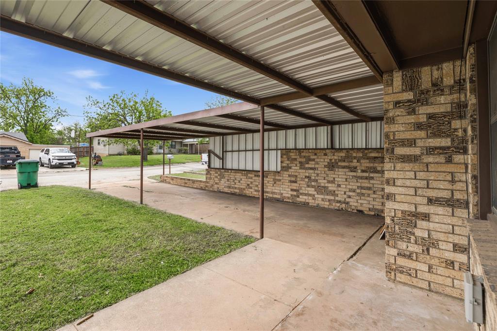 900 West 2nd Street Coleman, TX 76834 - Photo 19 of 28 a view of a backyard