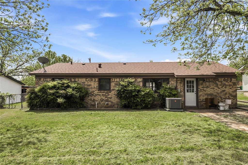 900 West 2nd Street Coleman, TX 76834 - Photo 26 of 28 a view of a house with garden and yard