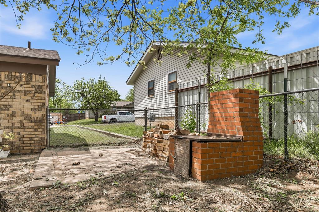 900 West 2nd Street Coleman, TX 76834 - Photo 27 of 28 a view of backyard with outdoor seating and barbeque oven