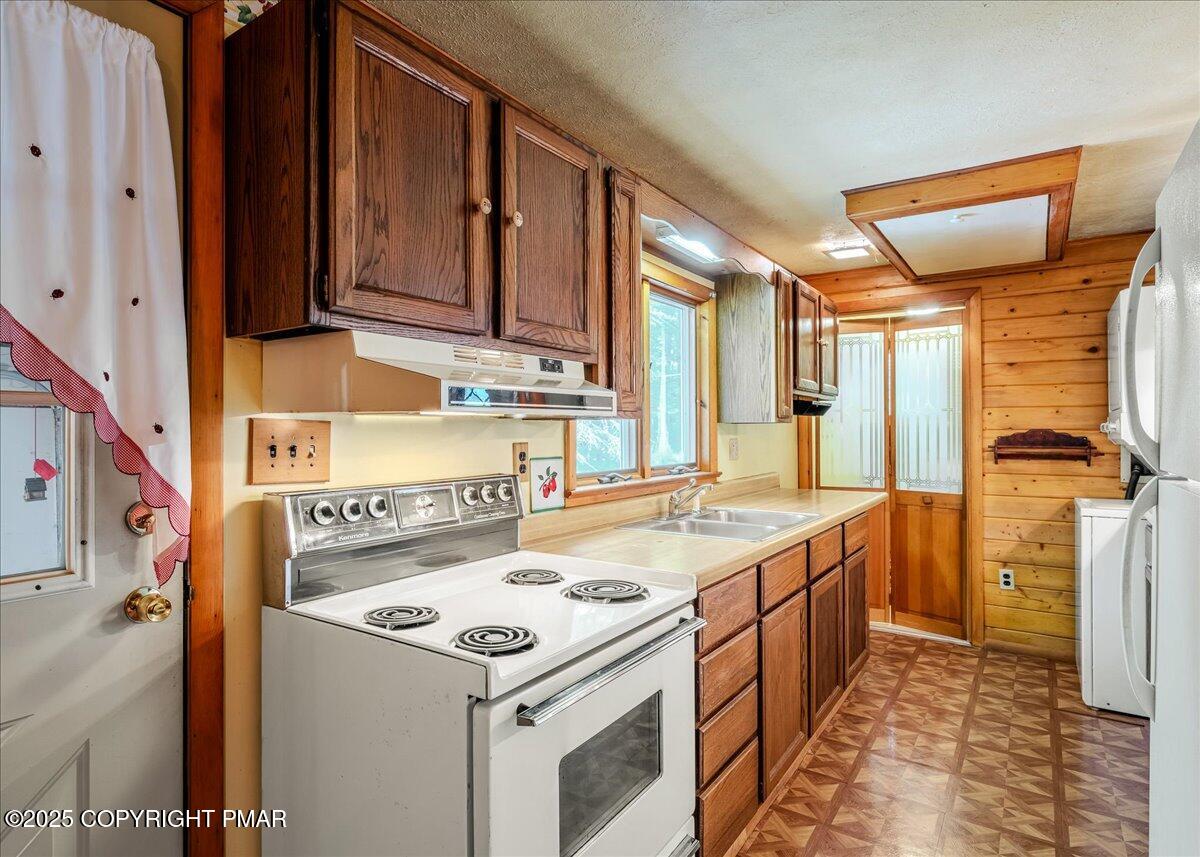 115 Dirk Road Tafton, PA 18464 - Photo 11 of 24 a utility room with dryer and washer