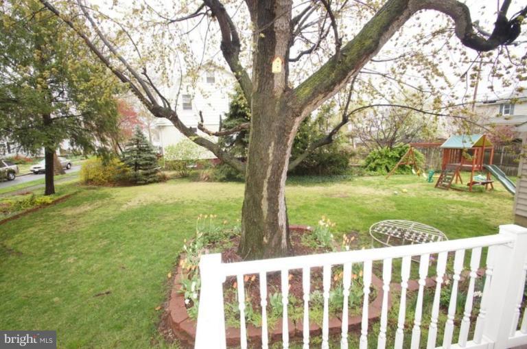 112 Kinship Road Dundalk, MD 21222 - Photo 13 of 20 Back yard