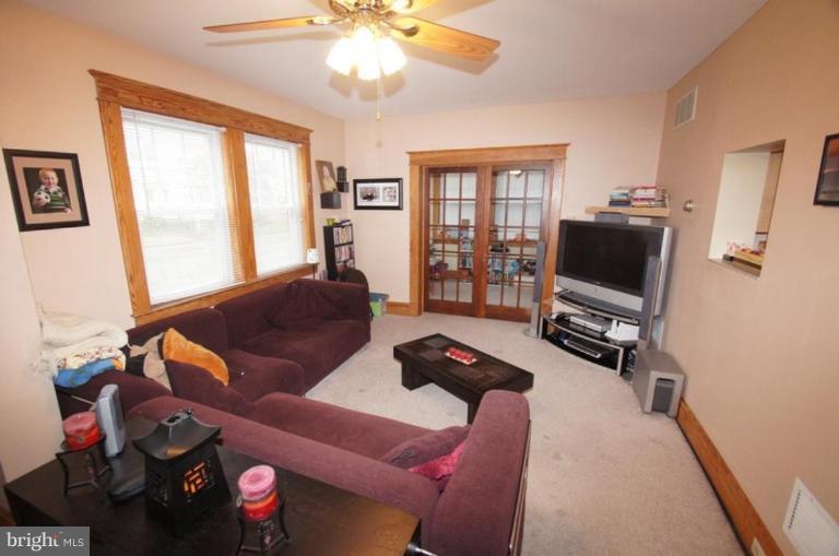 112 Kinship Road Dundalk, MD 21222 - Photo 5 of 20 Living Room