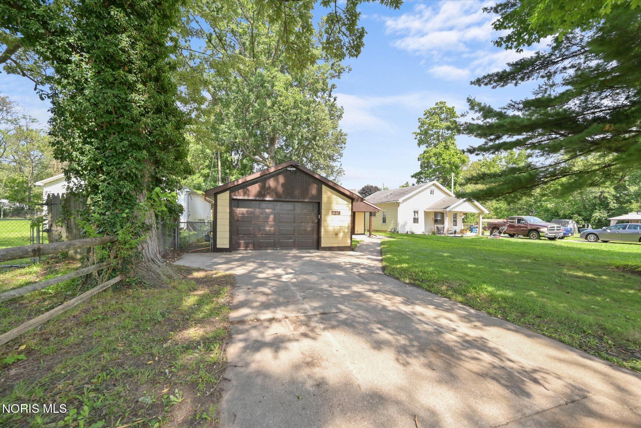 1374 Gage Road Toledo, OH 43612 - Photo 4 of 27 Gallery Image 4