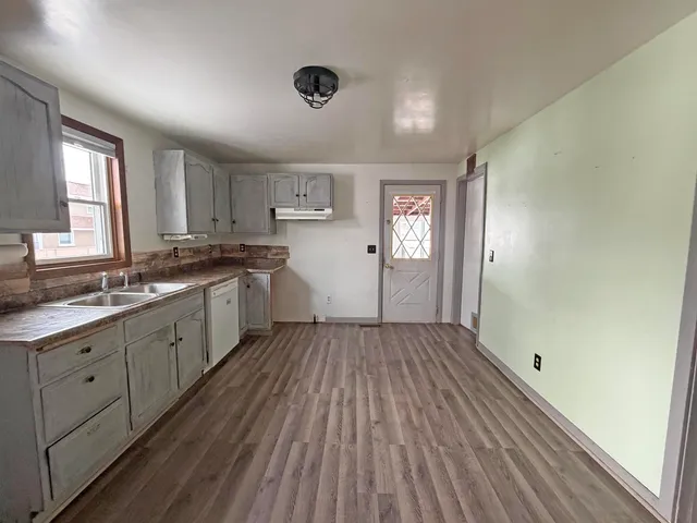 $179,900 | 911 Carney Boulevard, Marinette, WI 54143