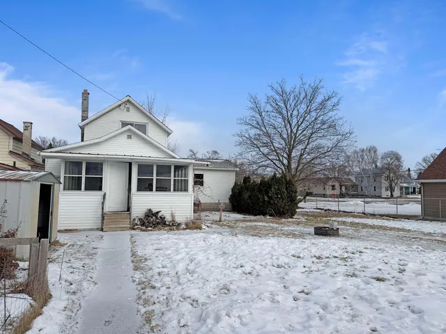 $179,900 | 911 Carney Boulevard, Marinette, WI 54143