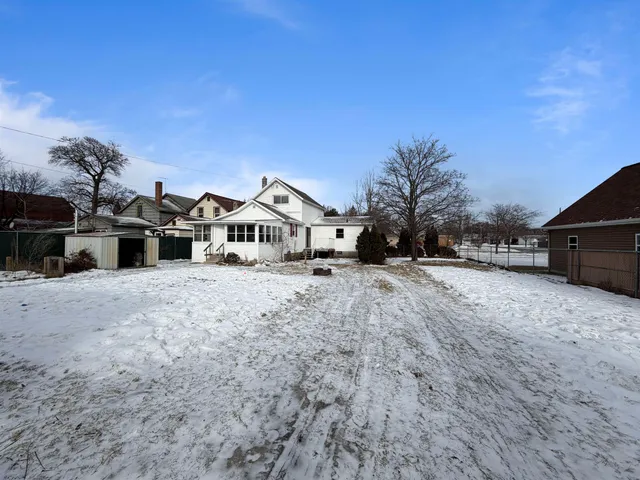 $179,900 | 911 Carney Boulevard, Marinette, WI 54143