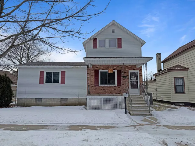 $179,900 | 911 Carney Boulevard, Marinette, WI 54143