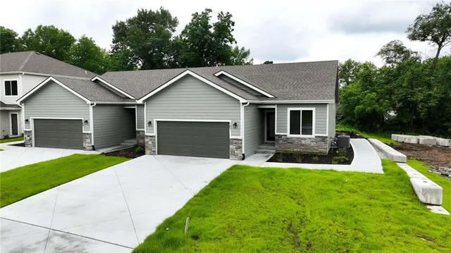 $354,995 | 781 Highland Drive, Edwardsville, KS 66111