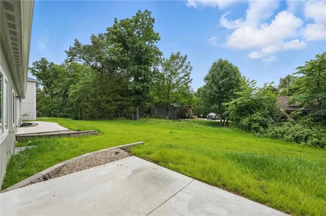 $354,995 | 781 Highland Drive, Edwardsville, KS 66111