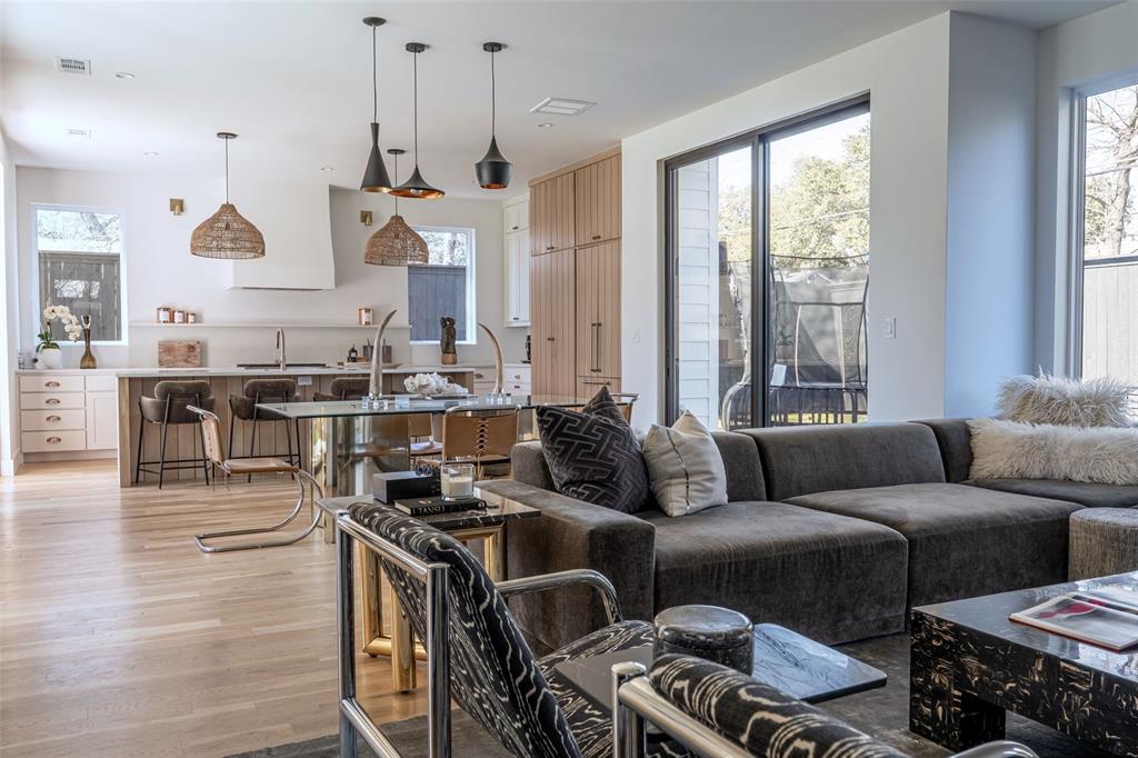 6437 Trammel Drive Dallas, TX 75214 - Photo 8 of 39