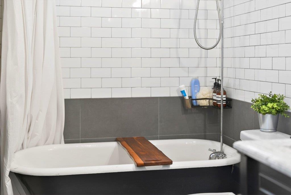 125 Shadowbrook Road Ben Lomond, CA 95005 - Photo 35 of 60 a bathroom with a sink and a bathtub