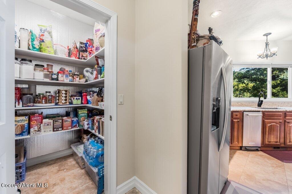 63200 South Powderhorn Bay Road Harrison, ID 83833 - Photo 25 of 64 Large walk-in pantry