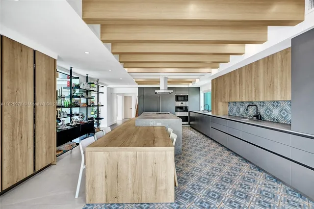 $4,890,000 | 19651 Northeast 19th Place, North Miami Beach, FL 33179