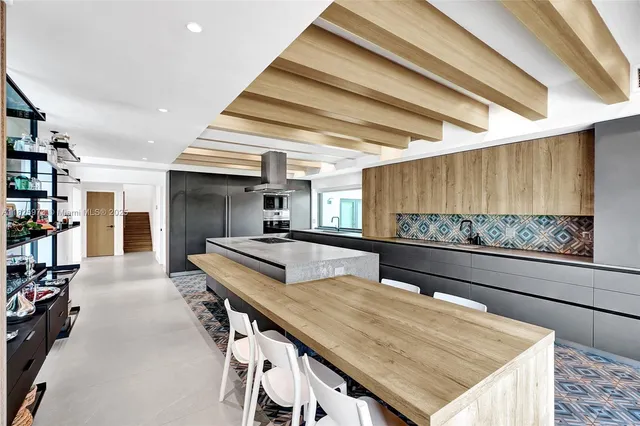 $4,890,000 | 19651 Northeast 19th Place, North Miami Beach, FL 33179