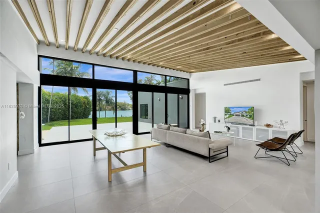 $4,890,000 | 19651 Northeast 19th Place, North Miami Beach, FL 33179