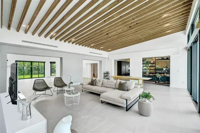 $4,890,000 | 19651 Northeast 19th Place, North Miami Beach, FL 33179