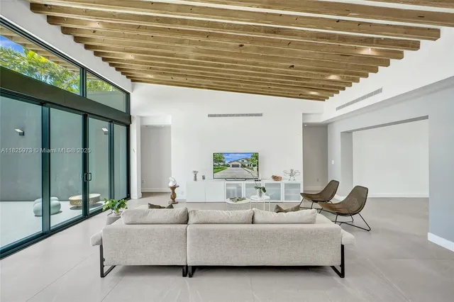 $4,890,000 | 19651 Northeast 19th Place, North Miami Beach, FL 33179