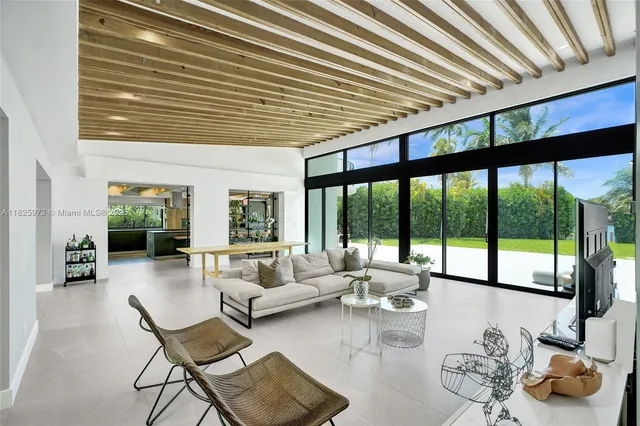 $4,890,000 | 19651 Northeast 19th Place, North Miami Beach, FL 33179