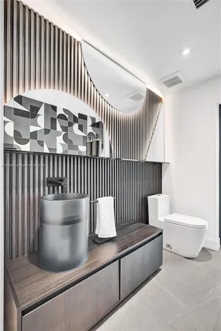 $4,890,000 | 19651 Northeast 19th Place, North Miami Beach, FL 33179