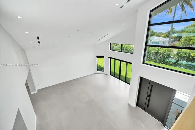 $4,890,000 | 19651 Northeast 19th Place, North Miami Beach, FL 33179