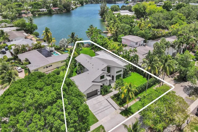 $4,890,000 | 19651 Northeast 19th Place, North Miami Beach, FL 33179