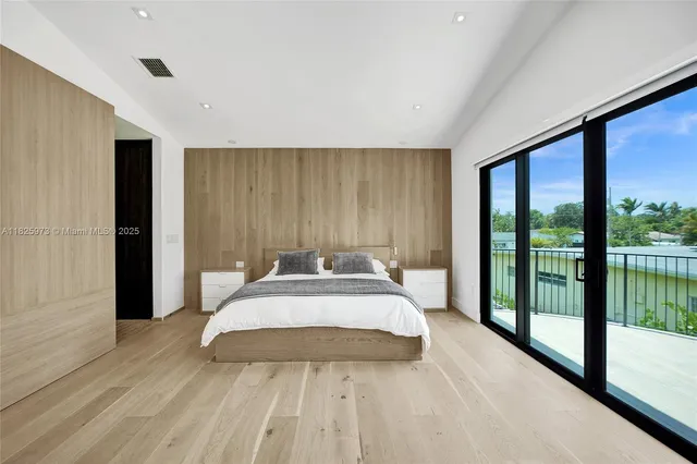 $4,890,000 | 19651 Northeast 19th Place, North Miami Beach, FL 33179