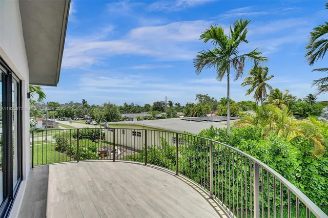 $4,890,000 | 19651 Northeast 19th Place, North Miami Beach, FL 33179
