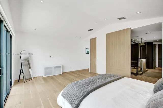 $4,890,000 | 19651 Northeast 19th Place, North Miami Beach, FL 33179