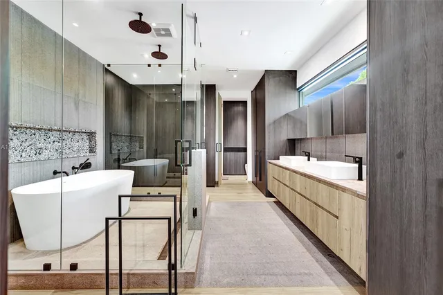 $4,890,000 | 19651 Northeast 19th Place, North Miami Beach, FL 33179