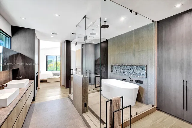 $4,890,000 | 19651 Northeast 19th Place, North Miami Beach, FL 33179