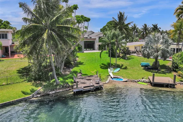 $4,890,000 | 19651 Northeast 19th Place, North Miami Beach, FL 33179
