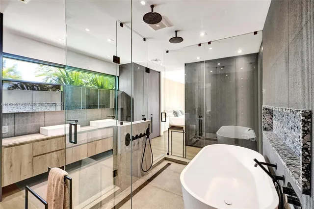 $4,890,000 | 19651 Northeast 19th Place, North Miami Beach, FL 33179