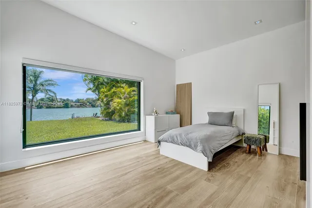 $4,890,000 | 19651 Northeast 19th Place, North Miami Beach, FL 33179