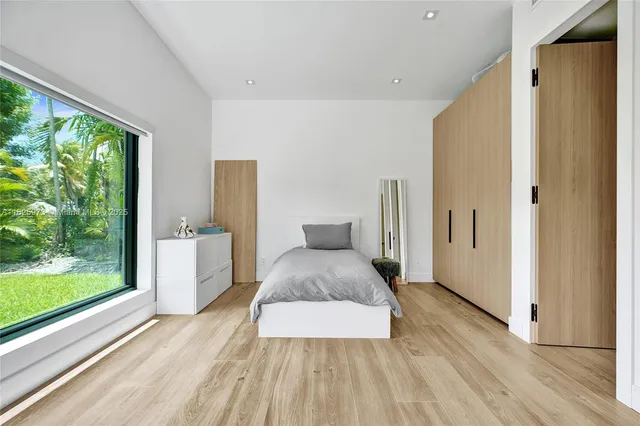 $4,890,000 | 19651 Northeast 19th Place, North Miami Beach, FL 33179