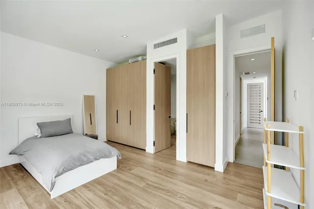 $4,890,000 | 19651 Northeast 19th Place, North Miami Beach, FL 33179