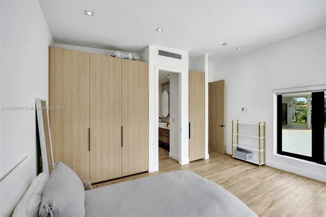 $4,890,000 | 19651 Northeast 19th Place, North Miami Beach, FL 33179