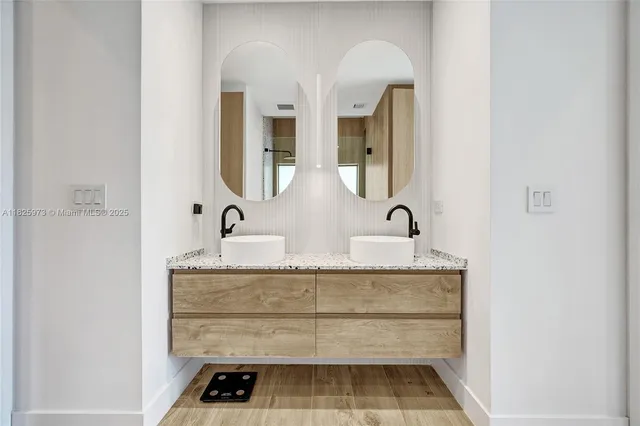 $4,890,000 | 19651 Northeast 19th Place, North Miami Beach, FL 33179