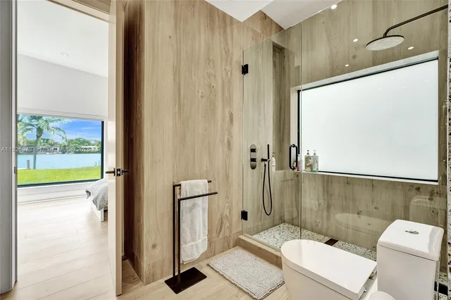 $4,890,000 | 19651 Northeast 19th Place, North Miami Beach, FL 33179